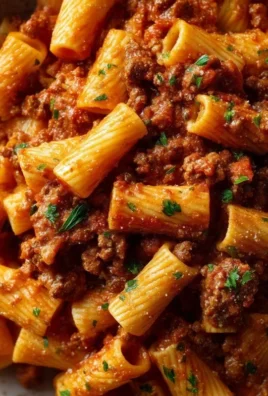 Beef Pasta in Tomato Sauce {Beef Ragu Pasta}